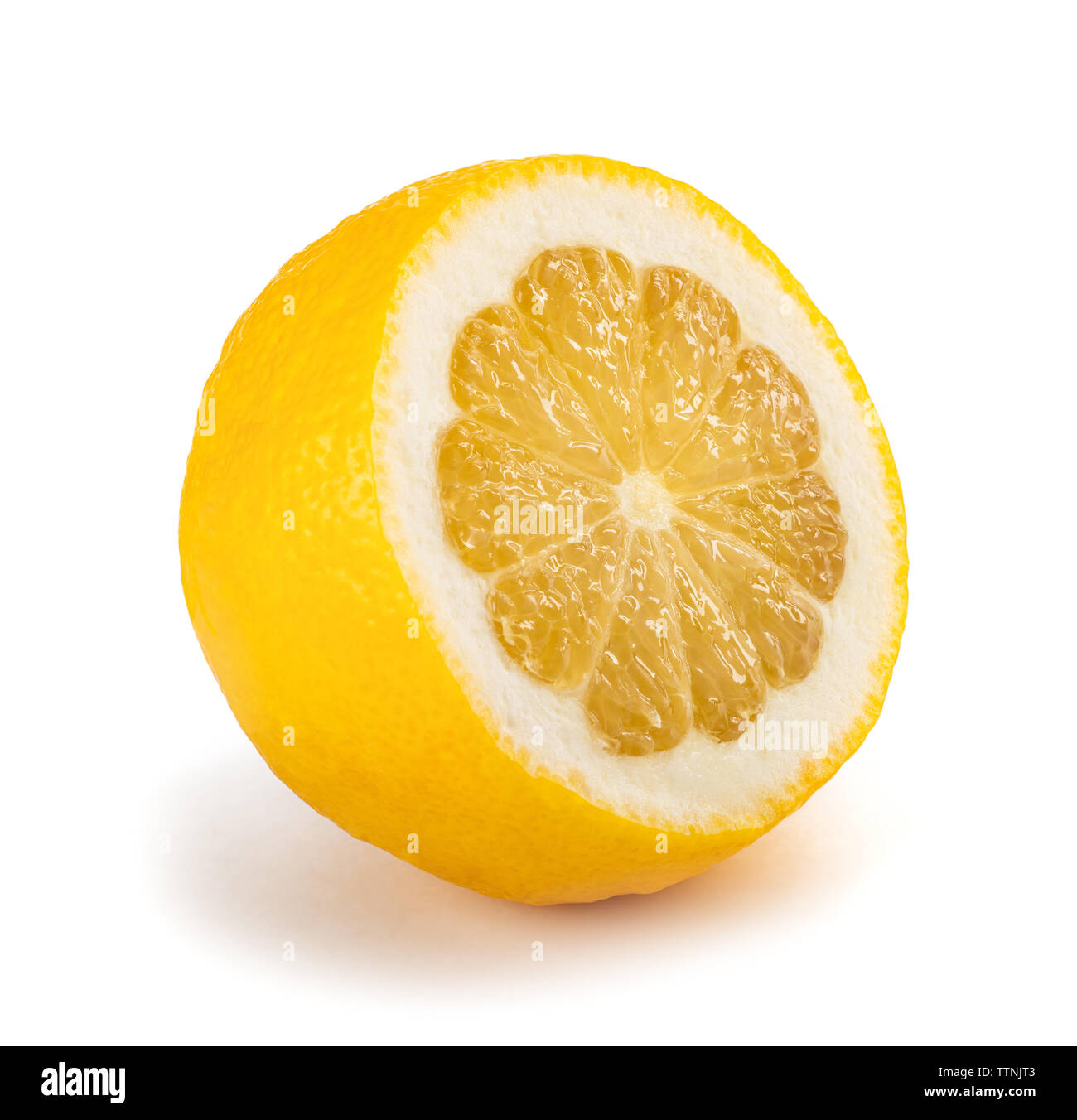 Tagliare la frutta limone isolati su sfondo bianco Foto Stock