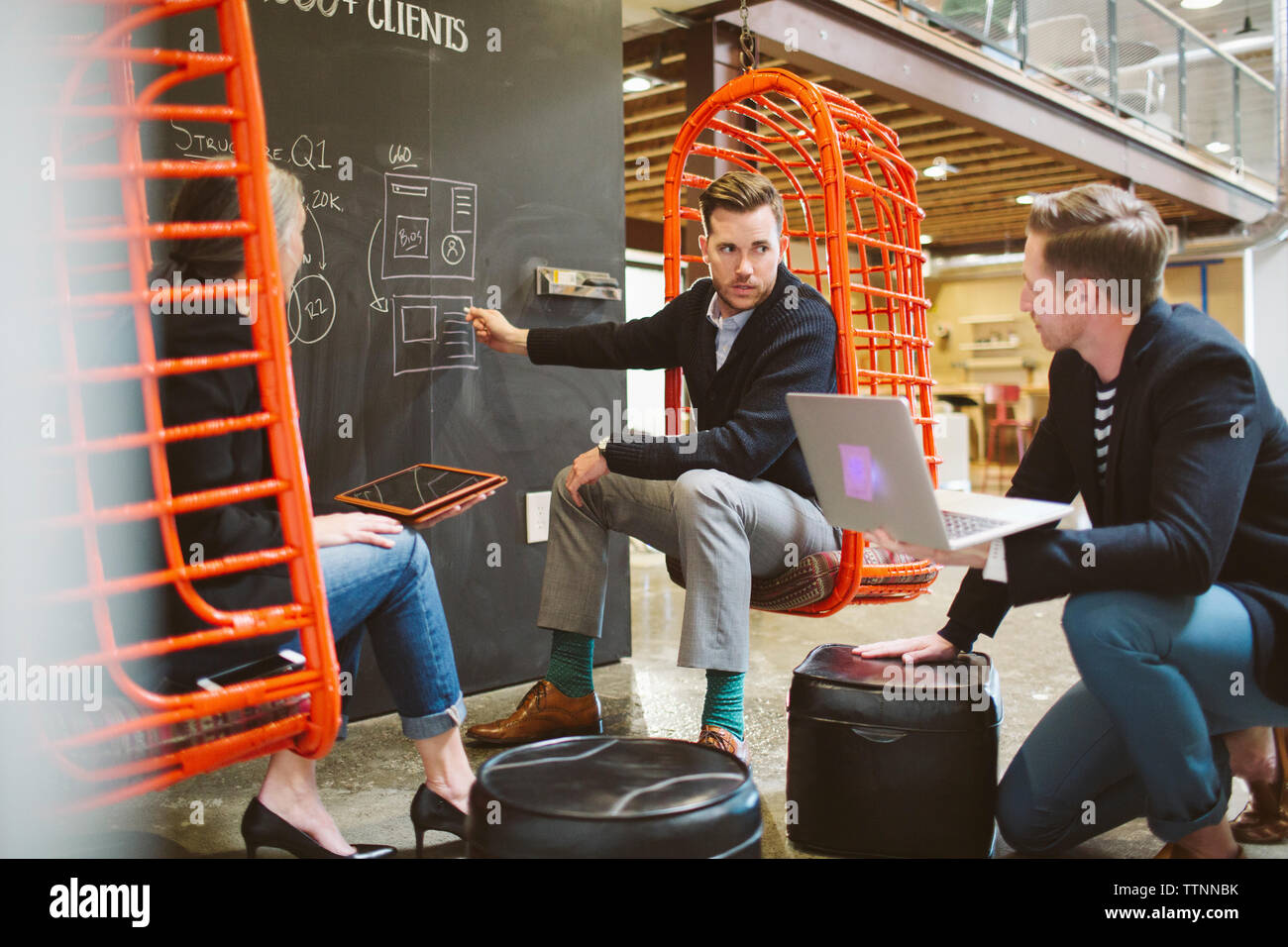 uomini d'affari che pianificano in ufficio creativo Foto Stock