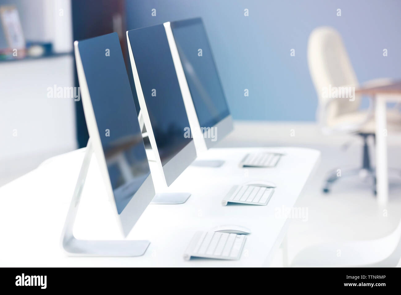 I computer moderni in ufficio Foto Stock