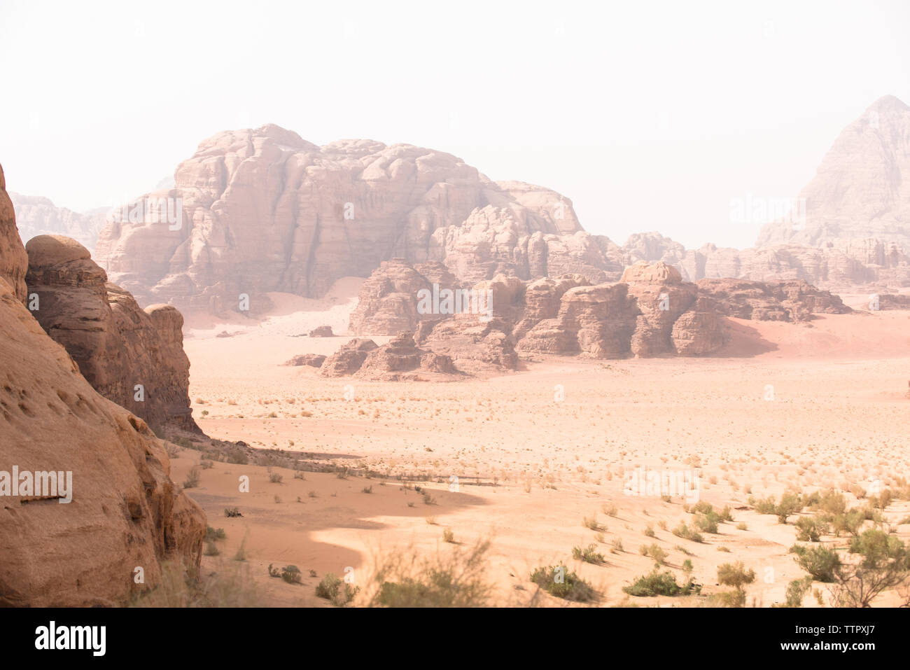 Wadi Rum ombre & Montagna ampia Foto Stock