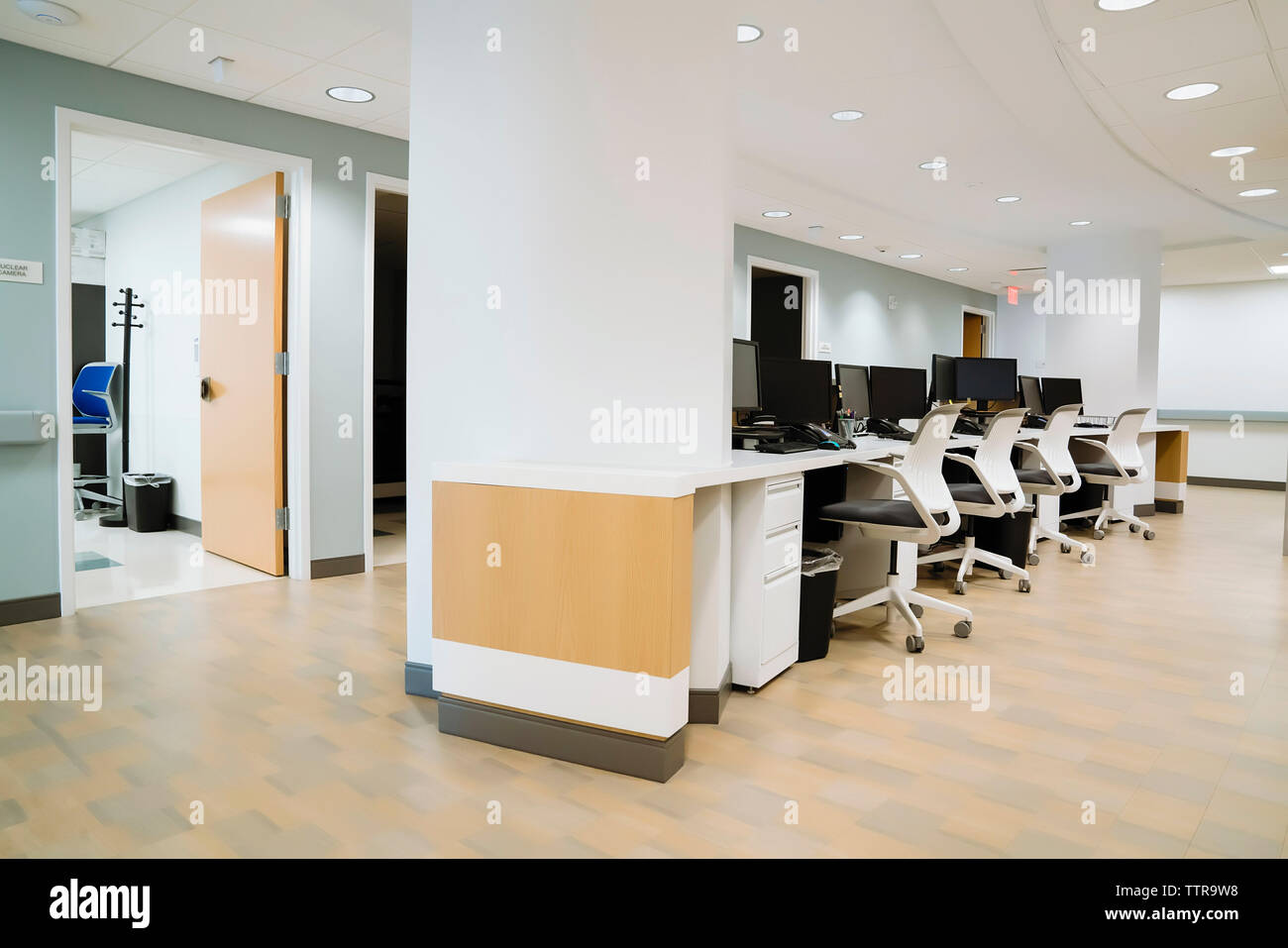 I computer desktop in ospedale Foto Stock