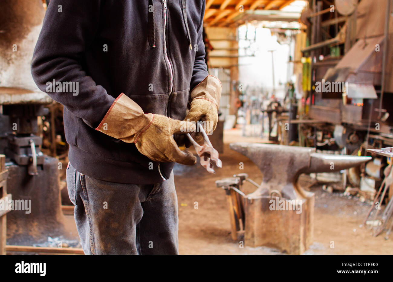 Sezione mediana di artigiano azienda utensile di lavoro all industria del metallo Foto Stock