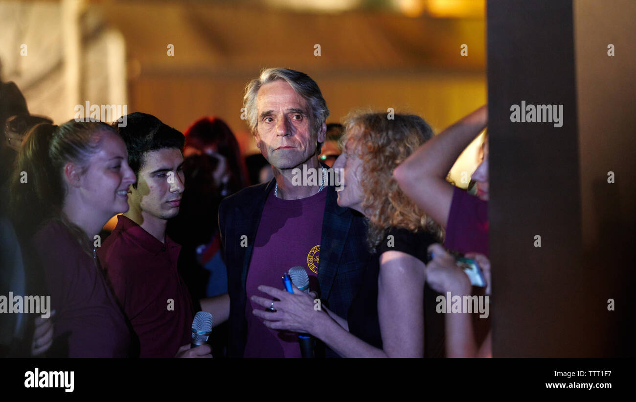 Roma, Italia - 16 Giugno 2019: Jeremy Irons assiste "Il cinema in Piazza', cinema all'aperto a San Cosimato, introduzione di rubare la bellezza di Bertolucci Foto Stock