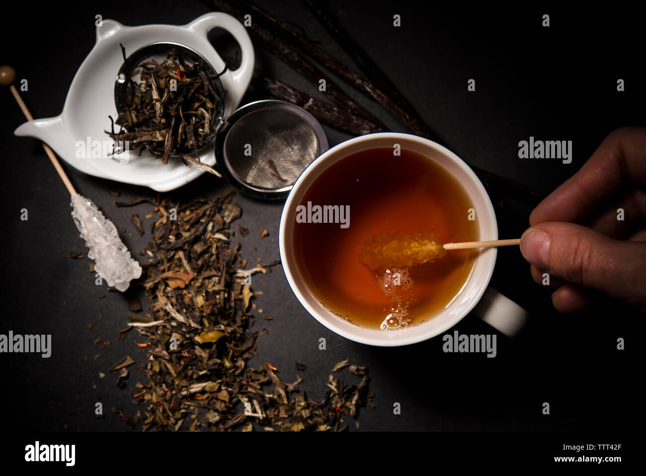 Immagine ritagliata di persona il tè Foto Stock