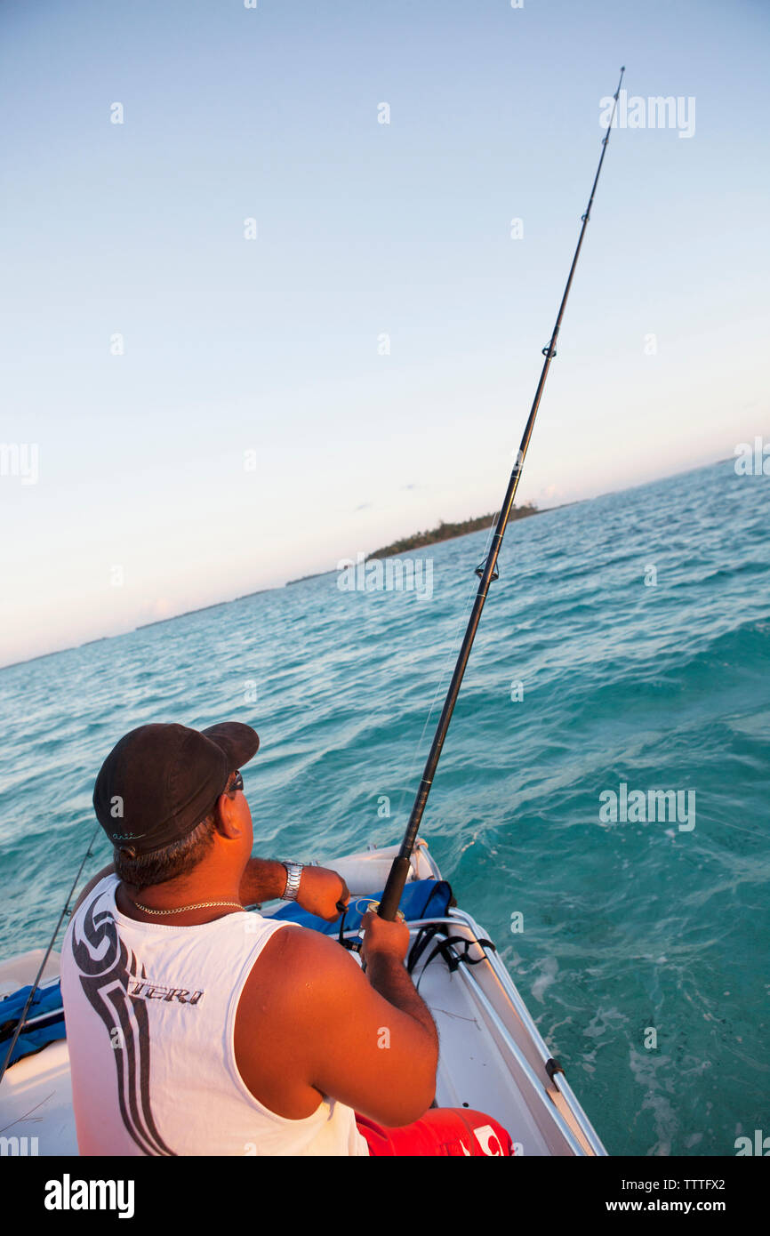 Polinesia francese, Tahaa Island. La pesca nei pressi dell'isola di Tahaa. Foto Stock