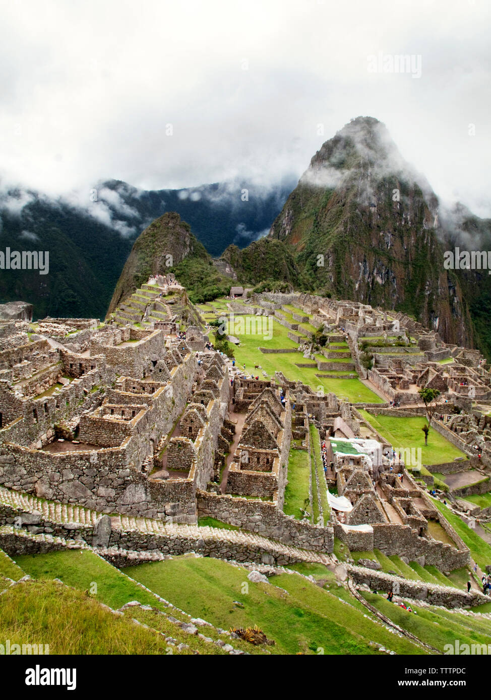 Vista panoramica di Machu Picchu con Huayna Picchu peak Foto Stock
