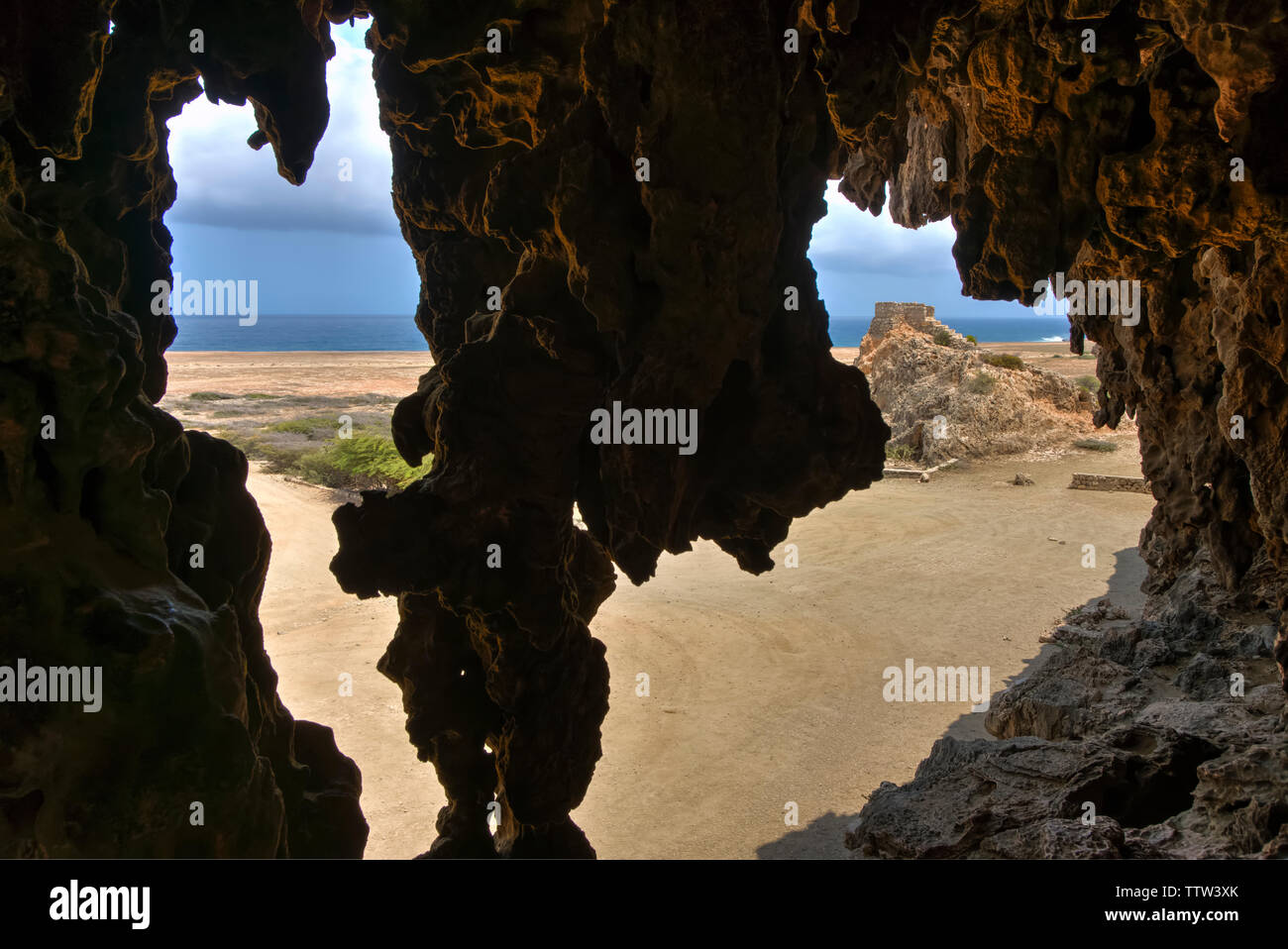 Vista dalla grotta Quadirikiri, Parco Nazionale di Arikok, Aruba Foto Stock