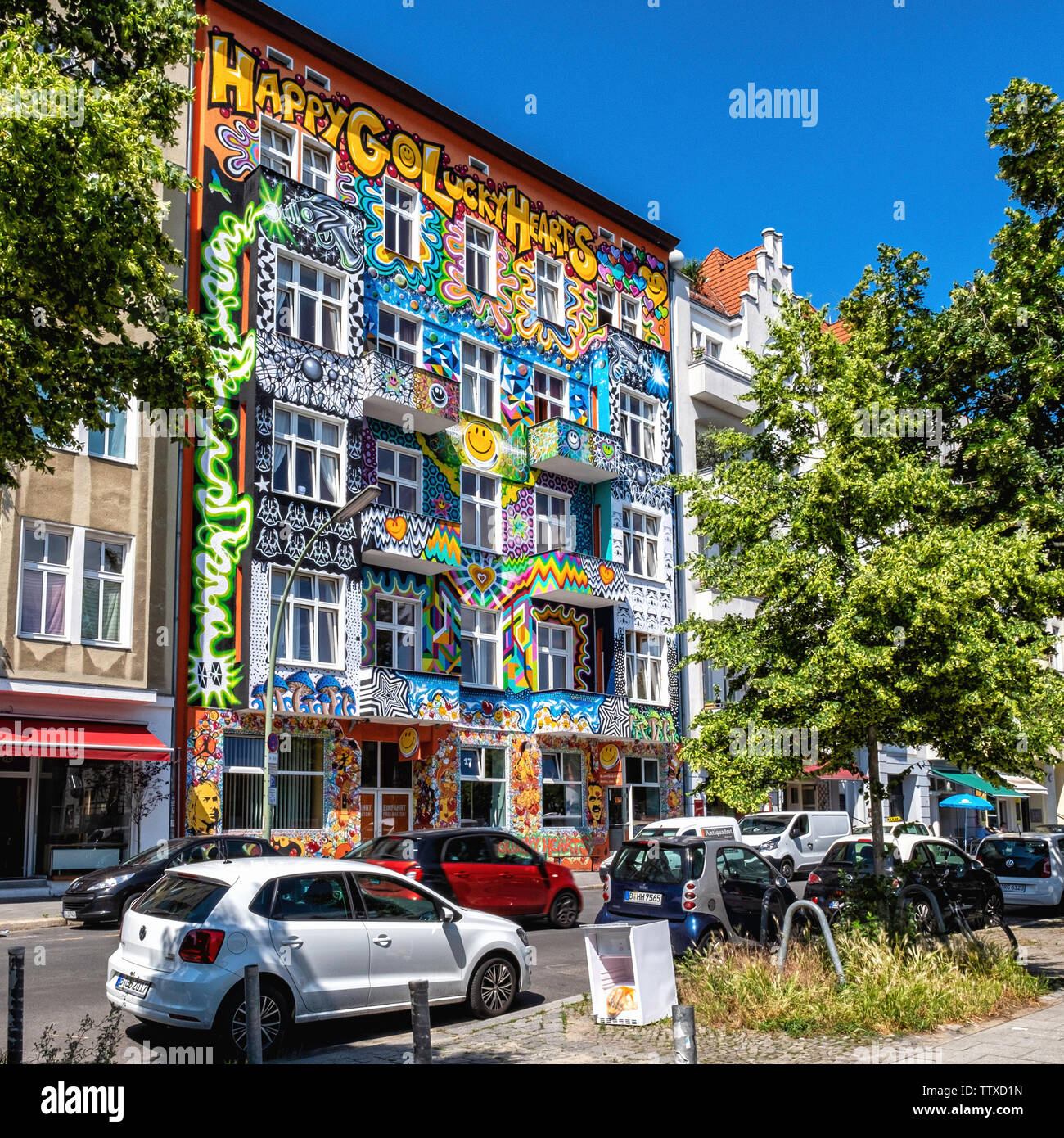 Happygolucky Hotel & Hostel. Colorata facciata esterna di alloggi turistici su Stuttgarter Platz, Charlottenburg-Berlin Foto Stock