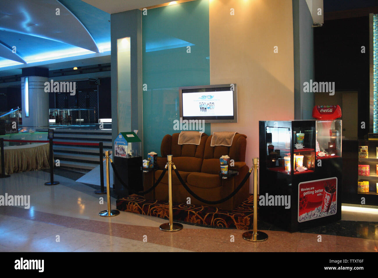 Ingresso di un cinema in un centro commerciale, Phuket, Thailandia Foto Stock
