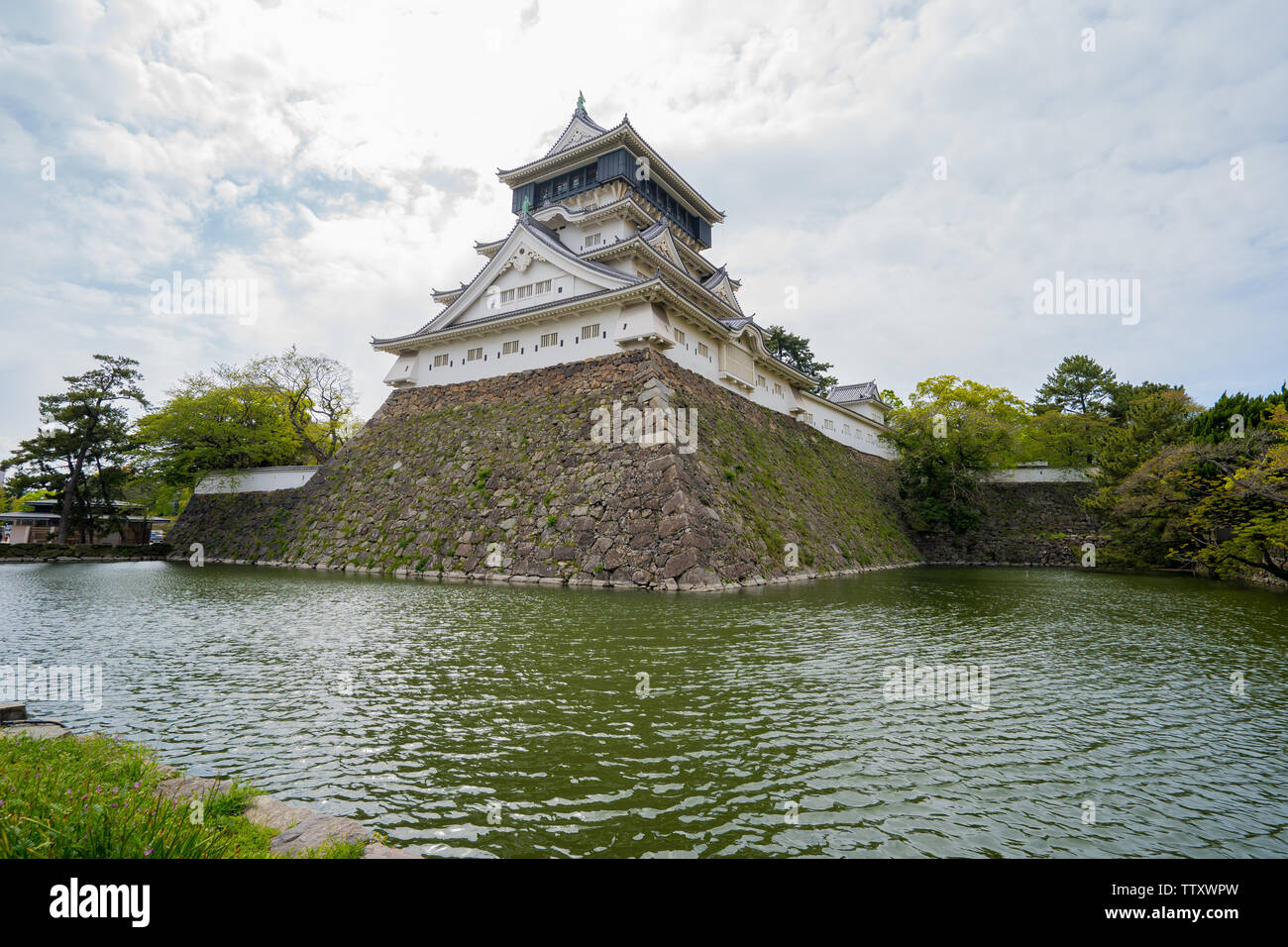 Kitakyushu, Giappone - 17 Aprile 2019: il castello di Kokura landmark in Kitakyushu, Giappone. Foto Stock