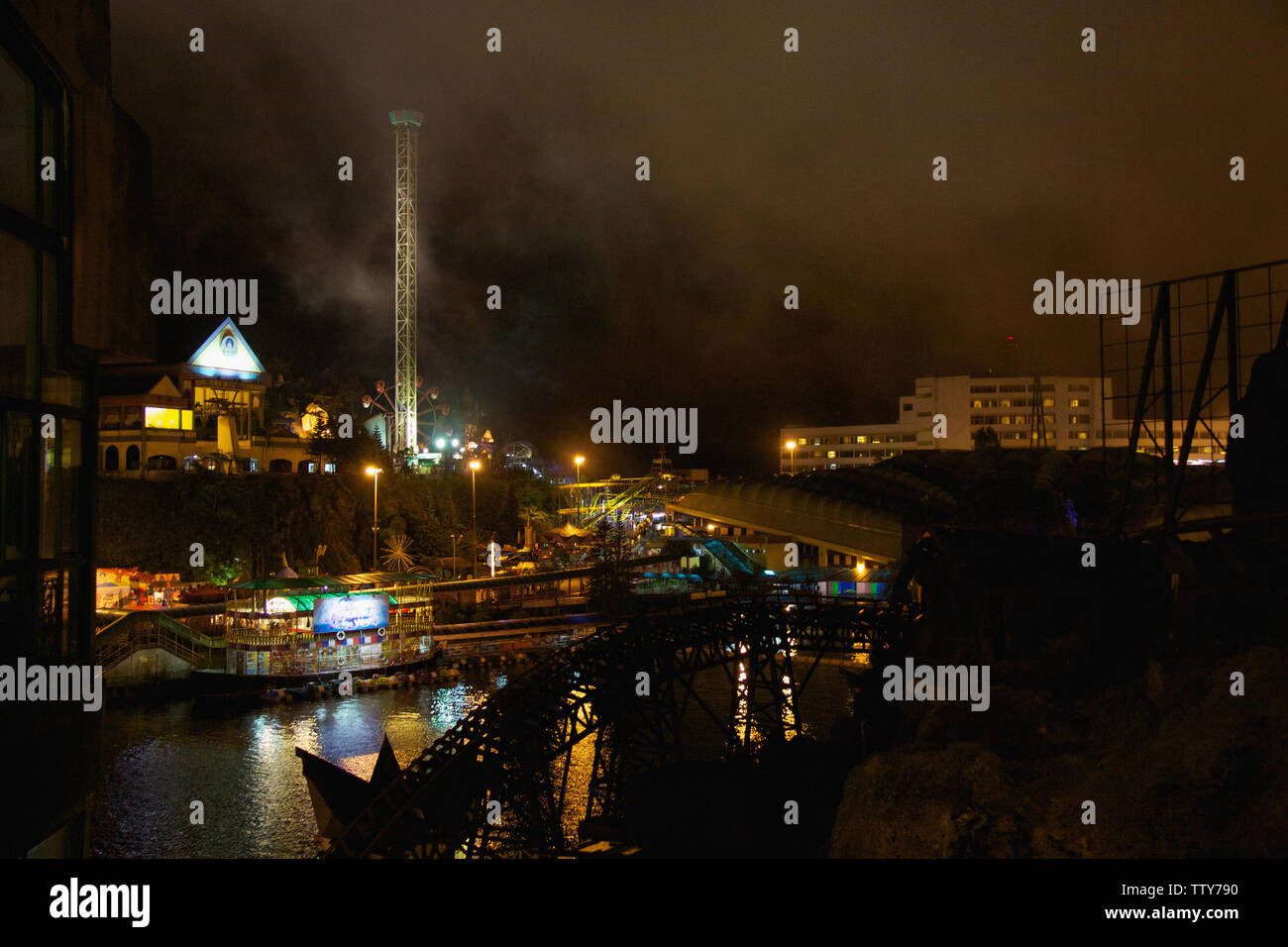 Giro spaziale in un parco divertimenti, Genting Highlands, Malesia Foto Stock