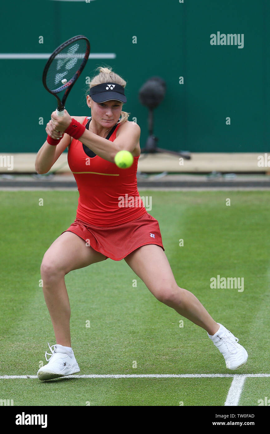 Birmingham, Regno Unito. Il 18 giugno, 2019. Dayana Yastremska dell'Ucraina durante il suo match contro Julia Goerges della Germania. Natura Valle Classic 2019, internazionale di tennis femminile, giorno 2 al Edgbaston Priory Club a Birmingham, Inghilterra martedì 18 giugno 2019. Solo uso editoriale. pic da Andrew Orchard, Credito: Andrew Orchard fotografia sportiva/Alamy Live News Foto Stock