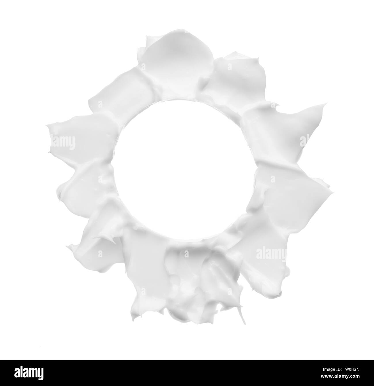 Macchie e consistenza di crema per il viso o bianco vernice acrilica isolati su sfondo bianco Foto Stock