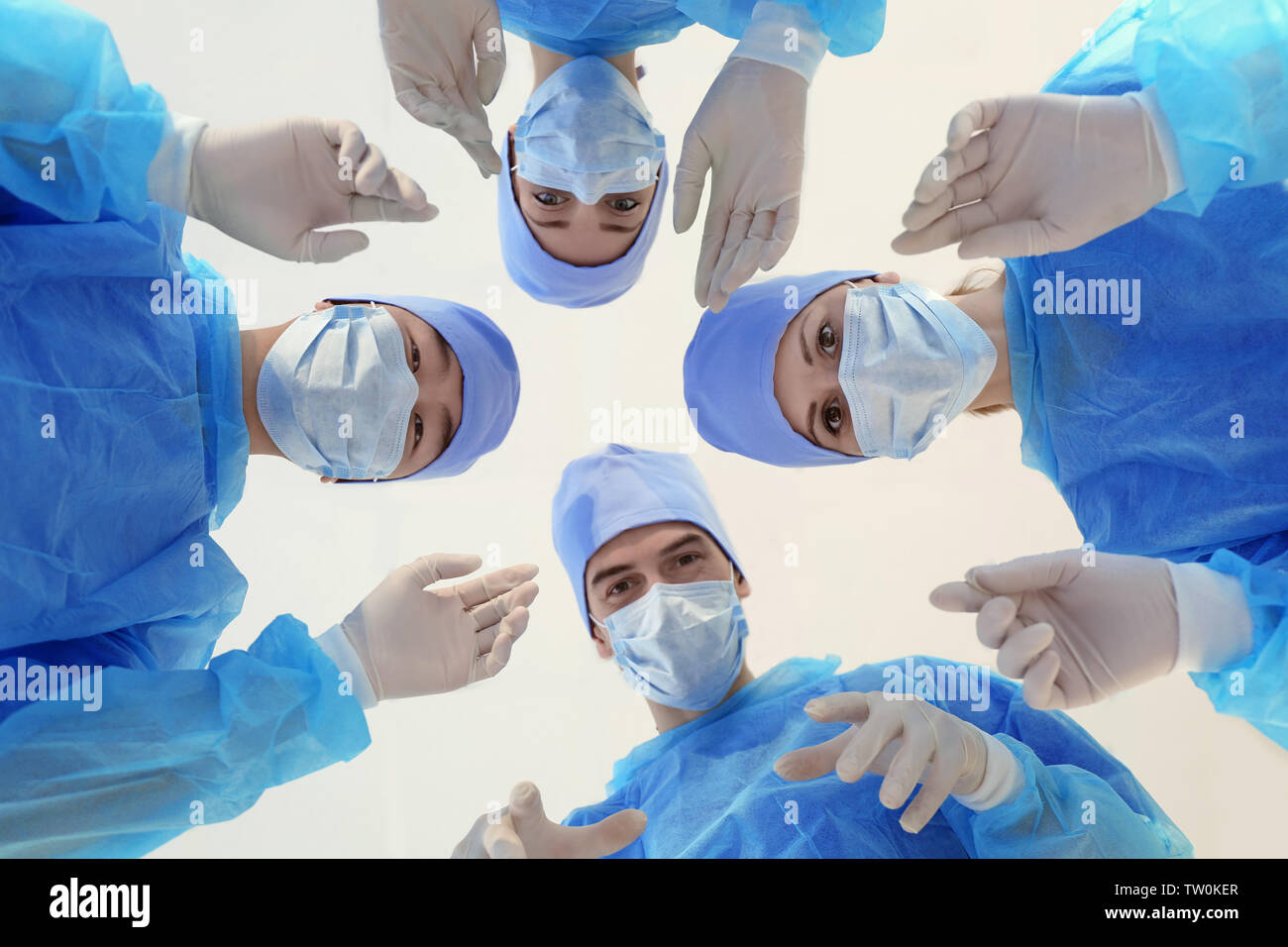 I giovani medici in clinica, vista dal basso Foto Stock