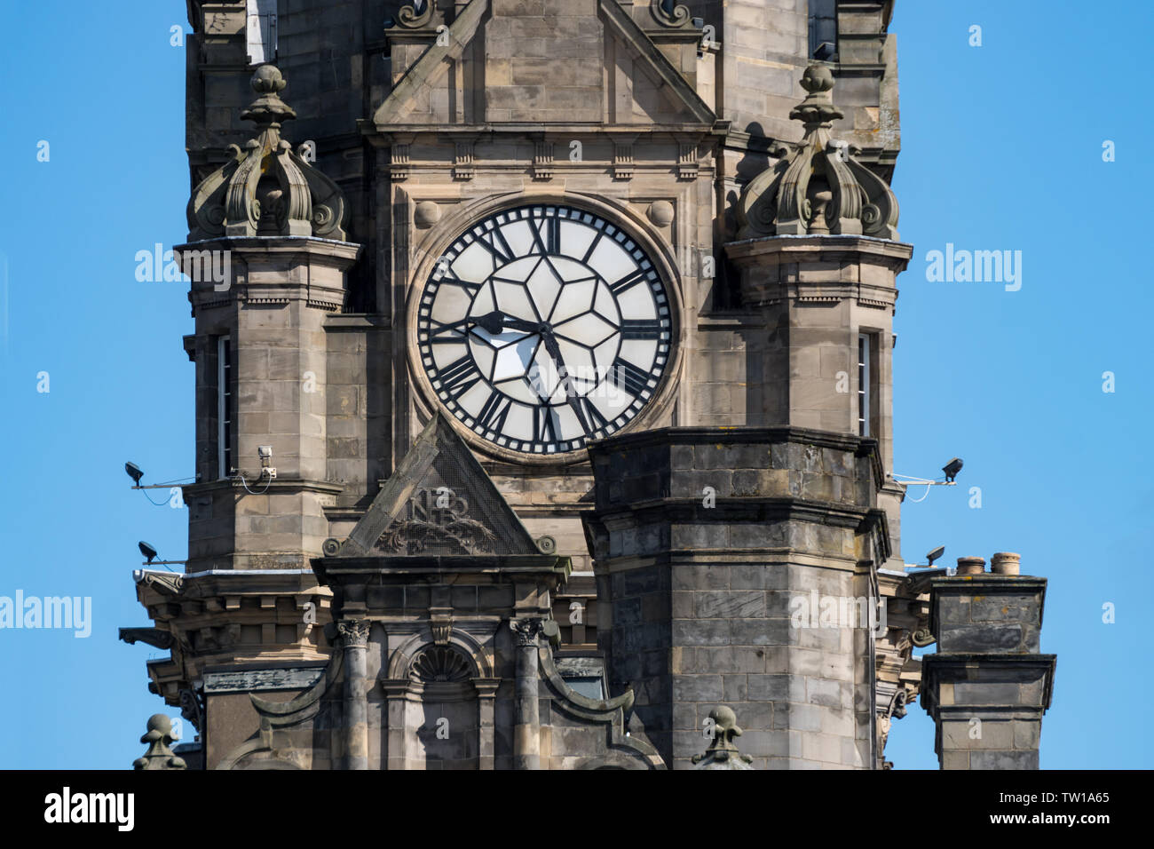 La Torre dell'orologio del Balmoral Hotel in Edingburgh, Scozia Foto Stock