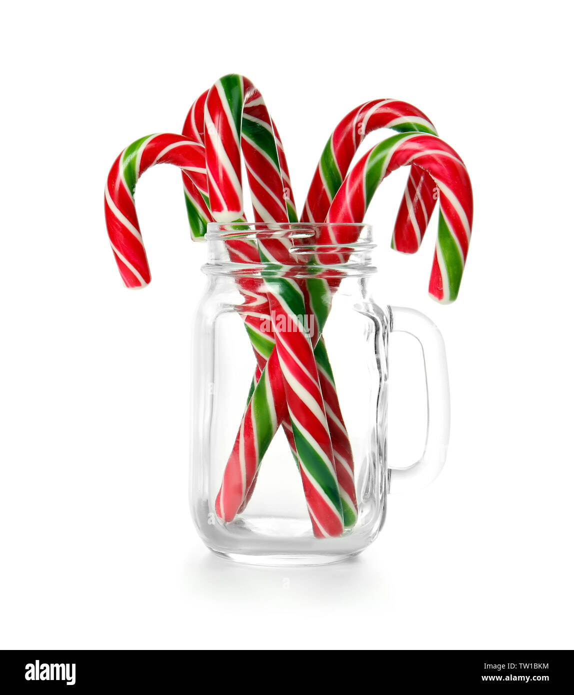 Natale candy canne in vaso su sfondo bianco Foto Stock