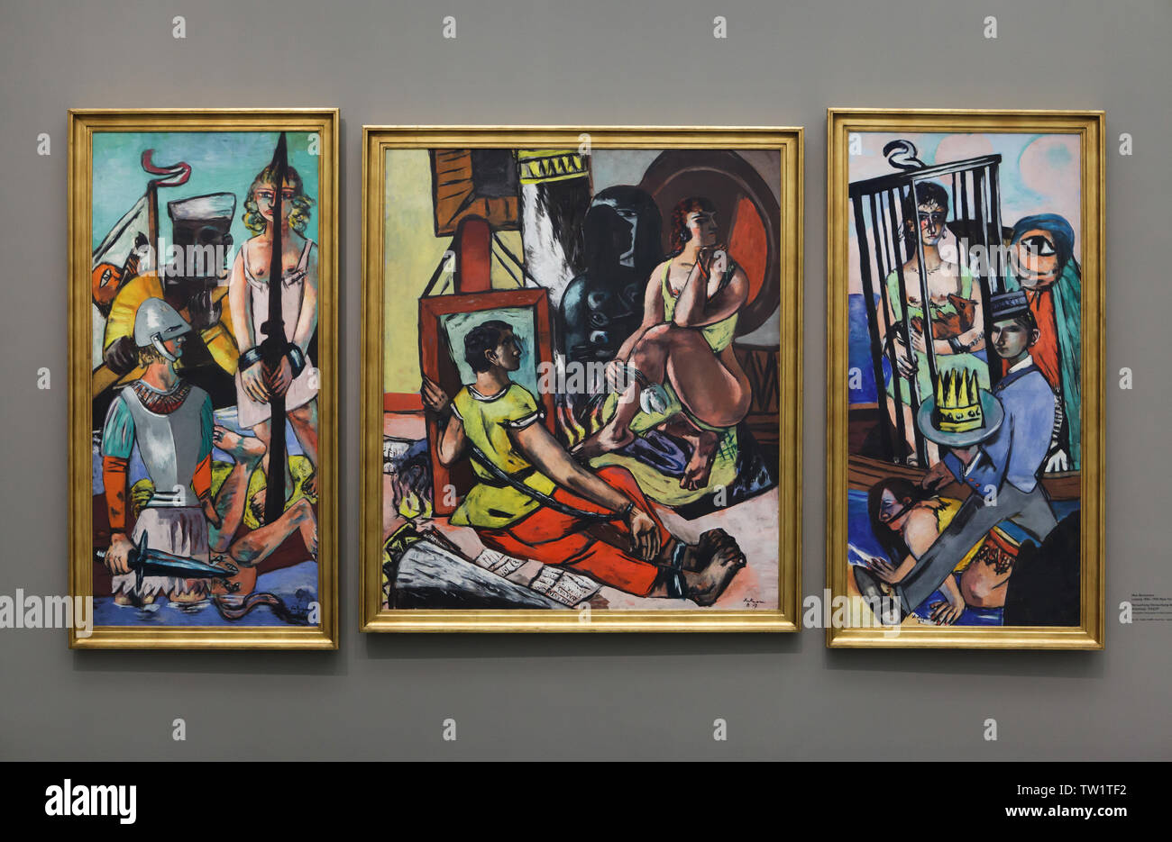 Trittico "Tentazione di Sant Antonio' ('tentazione') dal pittore tedesco Max Beckmann (1936-1937) sul display nella Pinakothek der Moderne di Monaco di Baviera, Germania. Foto Stock