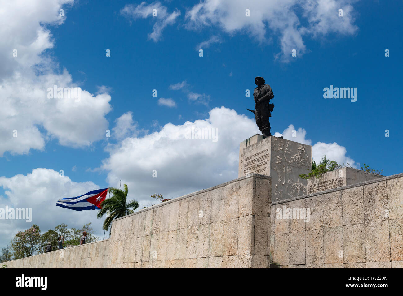 Statua di bronzo di Ernesto Che Guevara al suo memorial a Santa Clara, Cuba, Caraibi Foto Stock