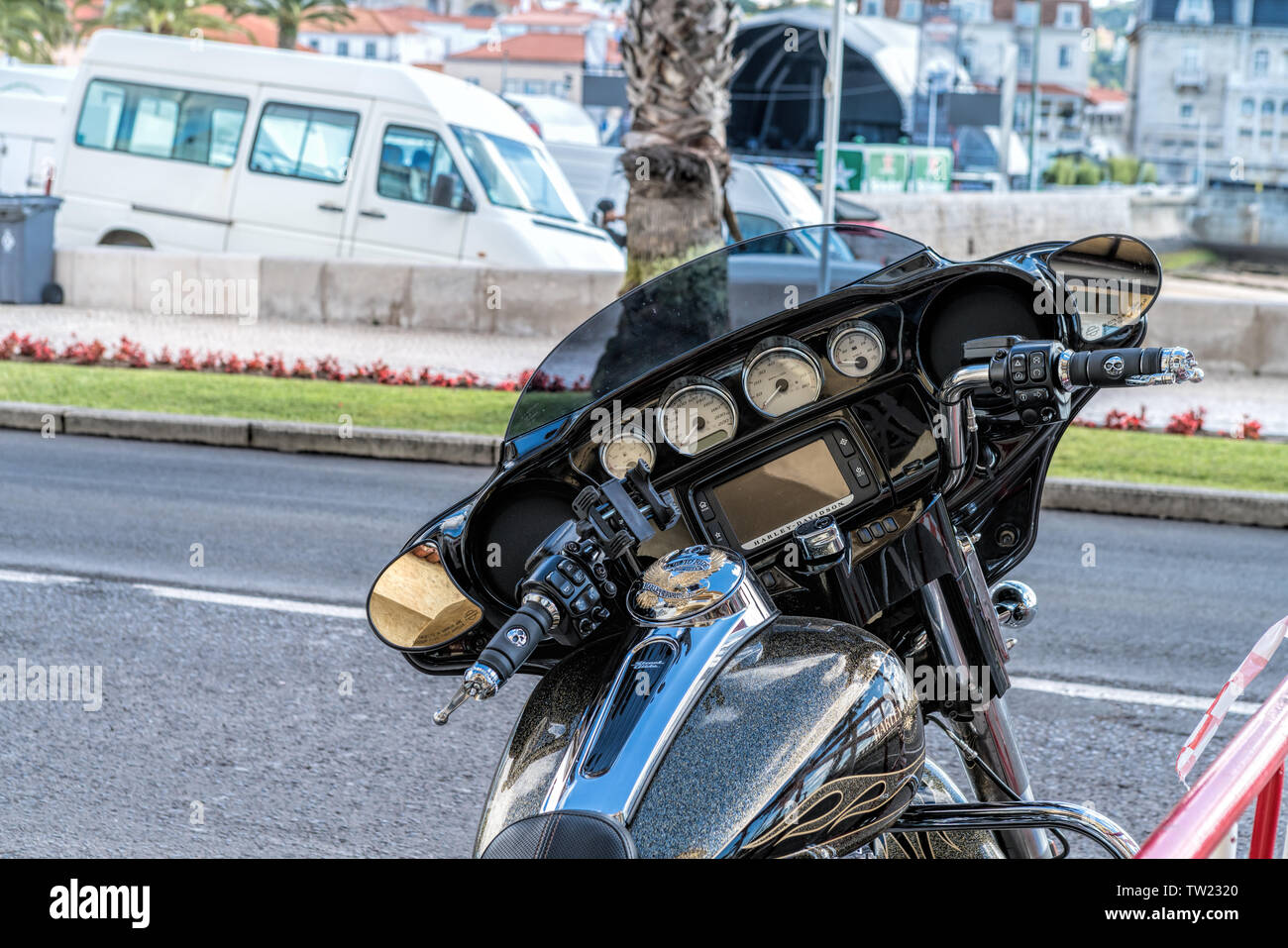 Close-up di motociclo - Harley Davidson . Ventottesima europeo annuale di proprietari di Harley Gruppo (H.O.G.) Rally in Cascais . Foto Stock