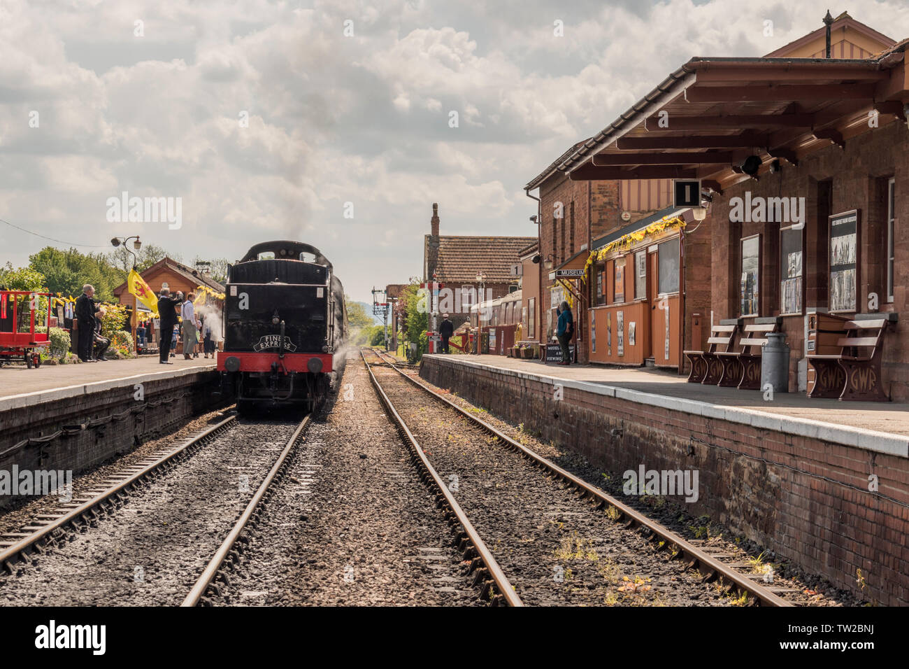 Treno a vapore a Bishop's Lydeard stazione sul West Somerset Railway, Somerset, Inghilterra, Regno Unito Foto Stock