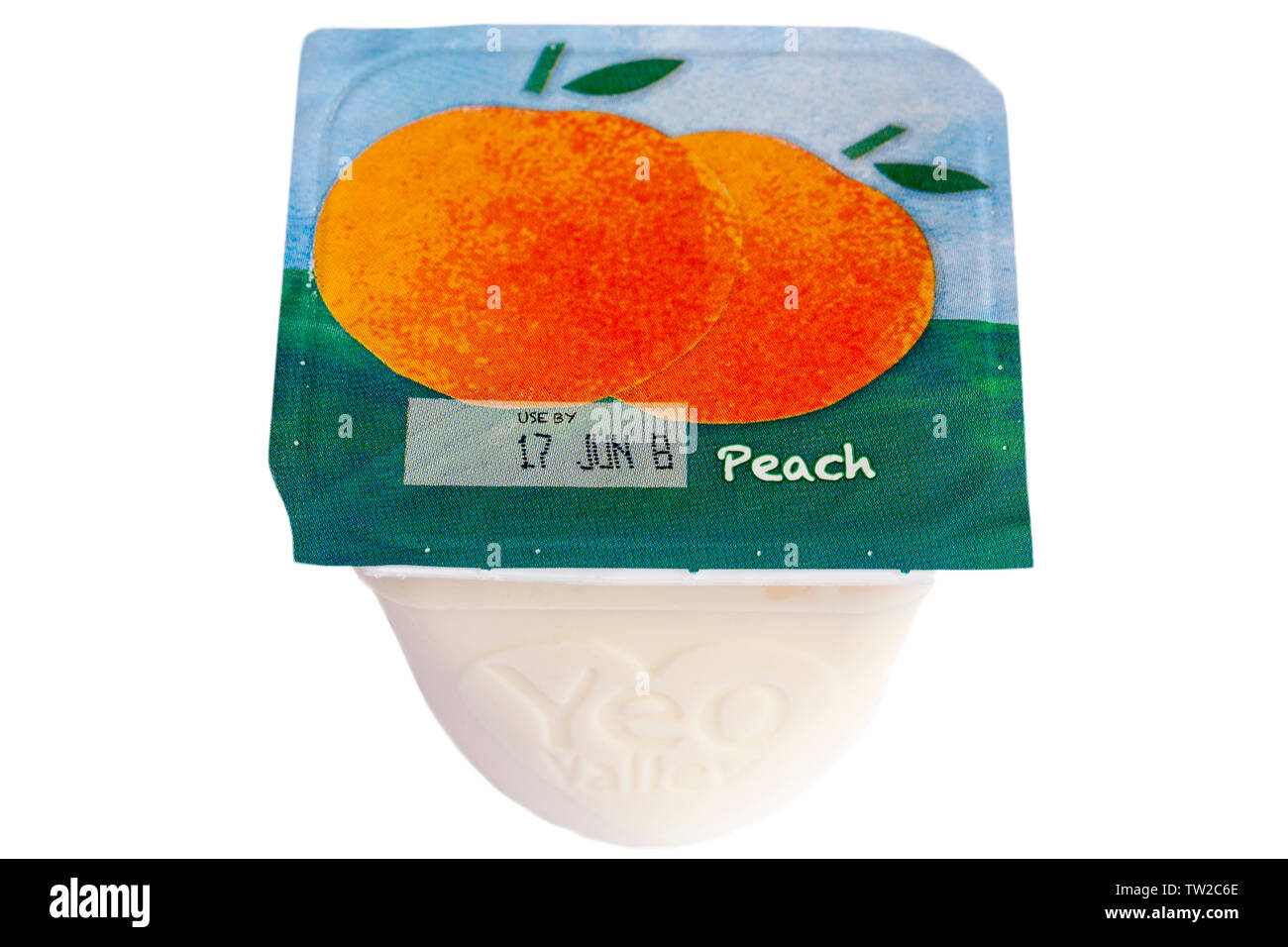 Poco Yeos fruttato preferiti - pot di organico yeogurt yogurt isolati su sfondo bianco - aroma di pesca yogurt Foto Stock