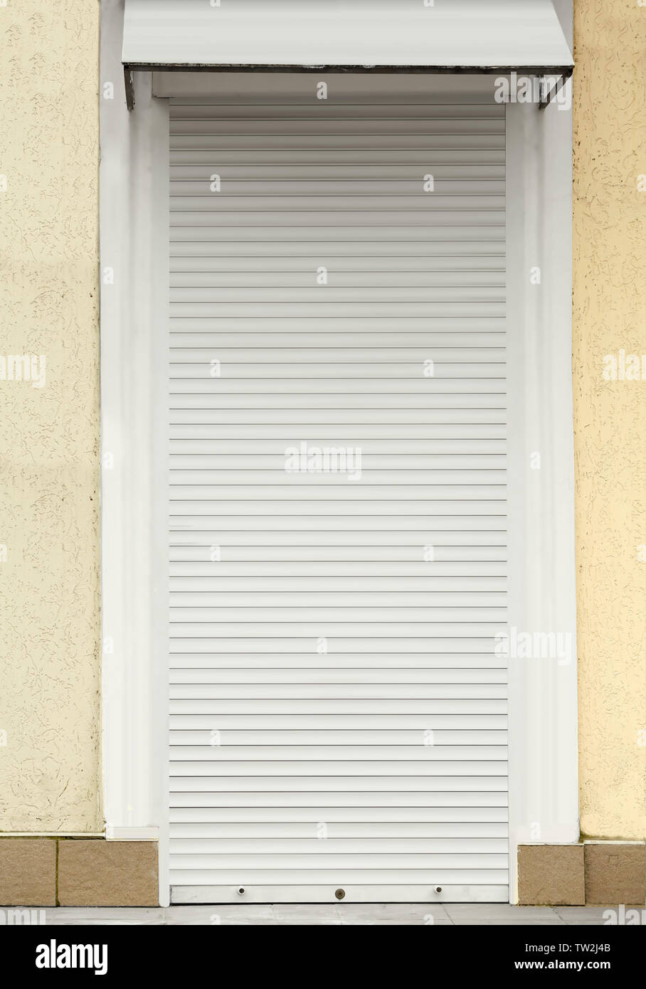 Porta con tapparelle avvolgibili Foto Stock Porta con tapparelle avvolgibili Foto Stock