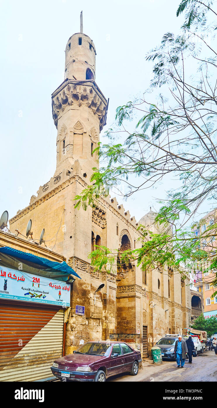 Il Cairo, Egitto - 22 dicembre 2017: Medievale Ahmad El-Mihmandar moschea è uno dei pearles nascosti del Cairo islamico, situato in El Darb El Ahmar street Foto Stock