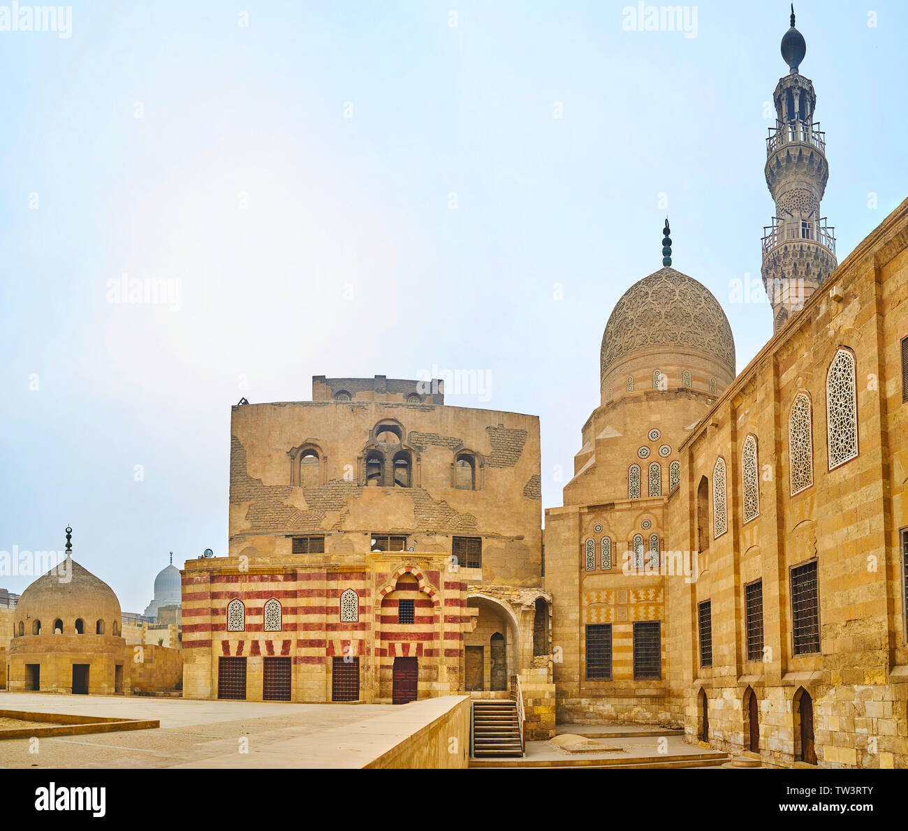 Ablaq striato di decorazione architettonica medievale ensemble di Amir Khayrbak complesso funerario, compresi residence, moschea, madrasa e Mausoleo, Cai Foto Stock