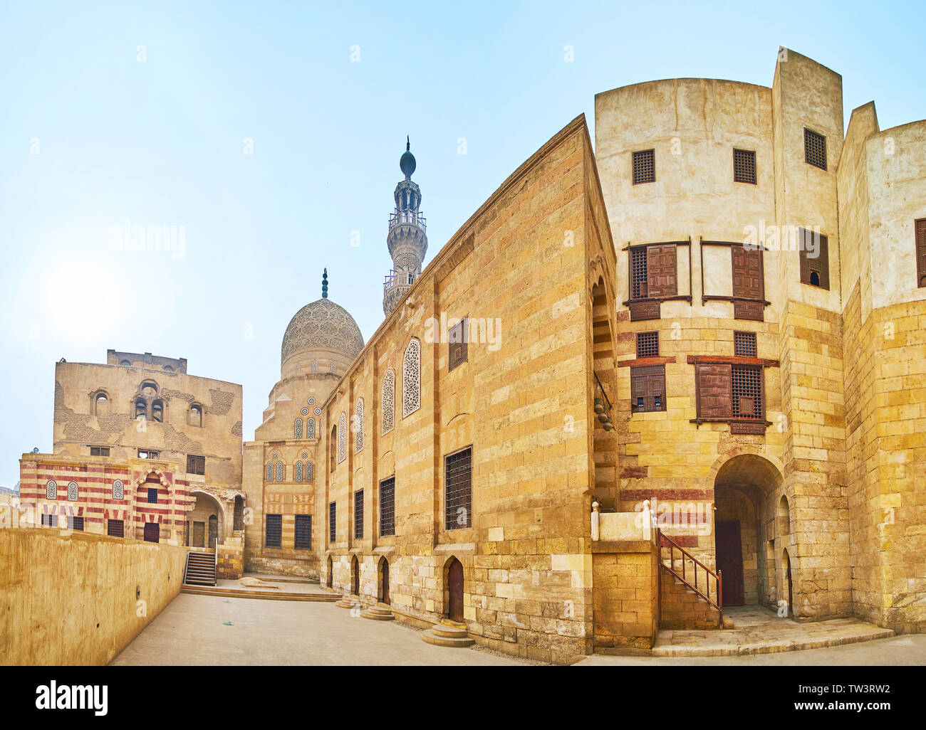 Il monumentale complesso medievale di Amir Khayrbak è uno degli importanti monumenti del periodo Ottomano, Il Cairo, Egitto Foto Stock