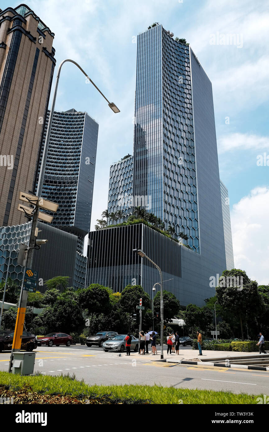 Duo torre a 39 piani di grattacielo in Singapore Ophir-Rochor corridoio spicca con la sua impressionante architettura. Foto Stock