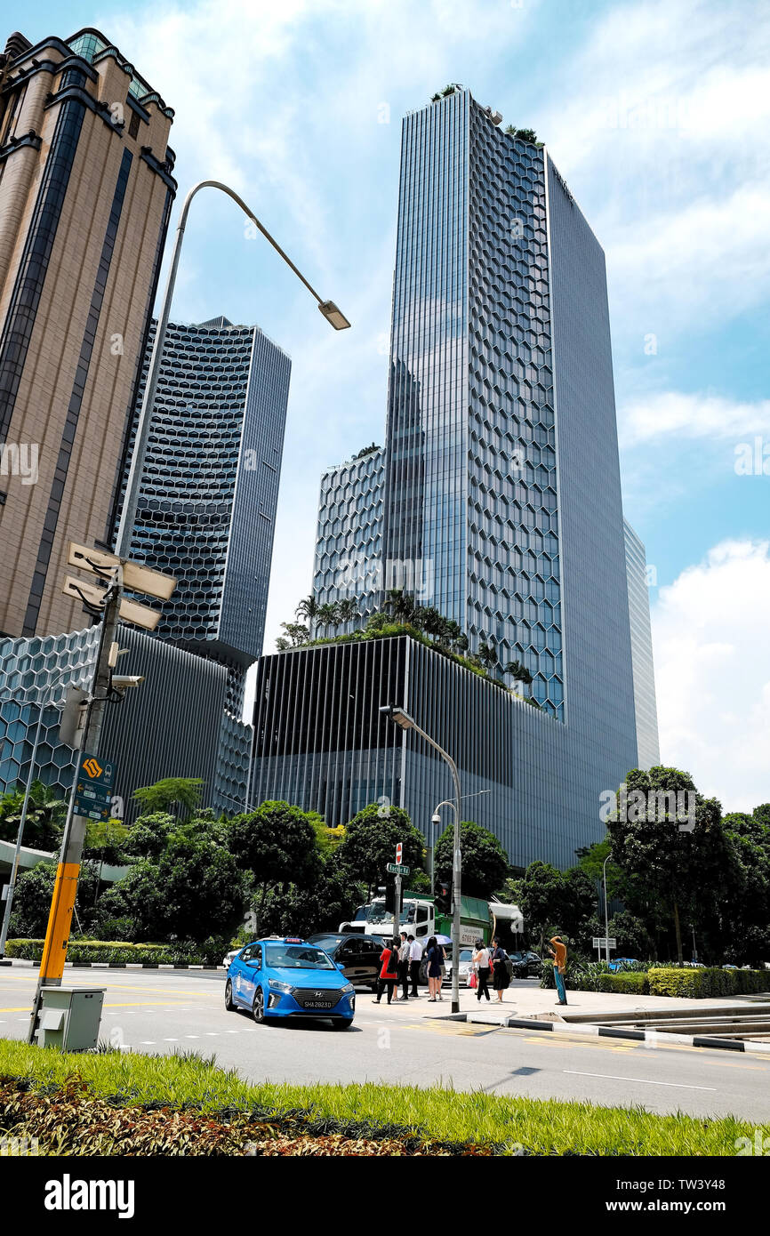 Duo torre a 39 piani di grattacielo in Singapore Ophir-Rochor corridoio spicca con la sua impressionante architettura. Foto Stock