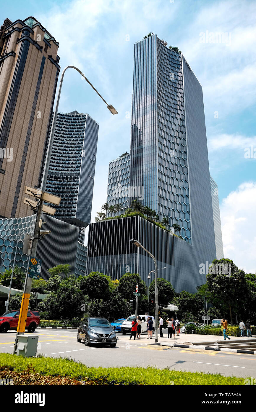 Duo torre a 39 piani di grattacielo in Singapore Ophir-Rochor corridoio spicca con la sua impressionante architettura. Foto Stock