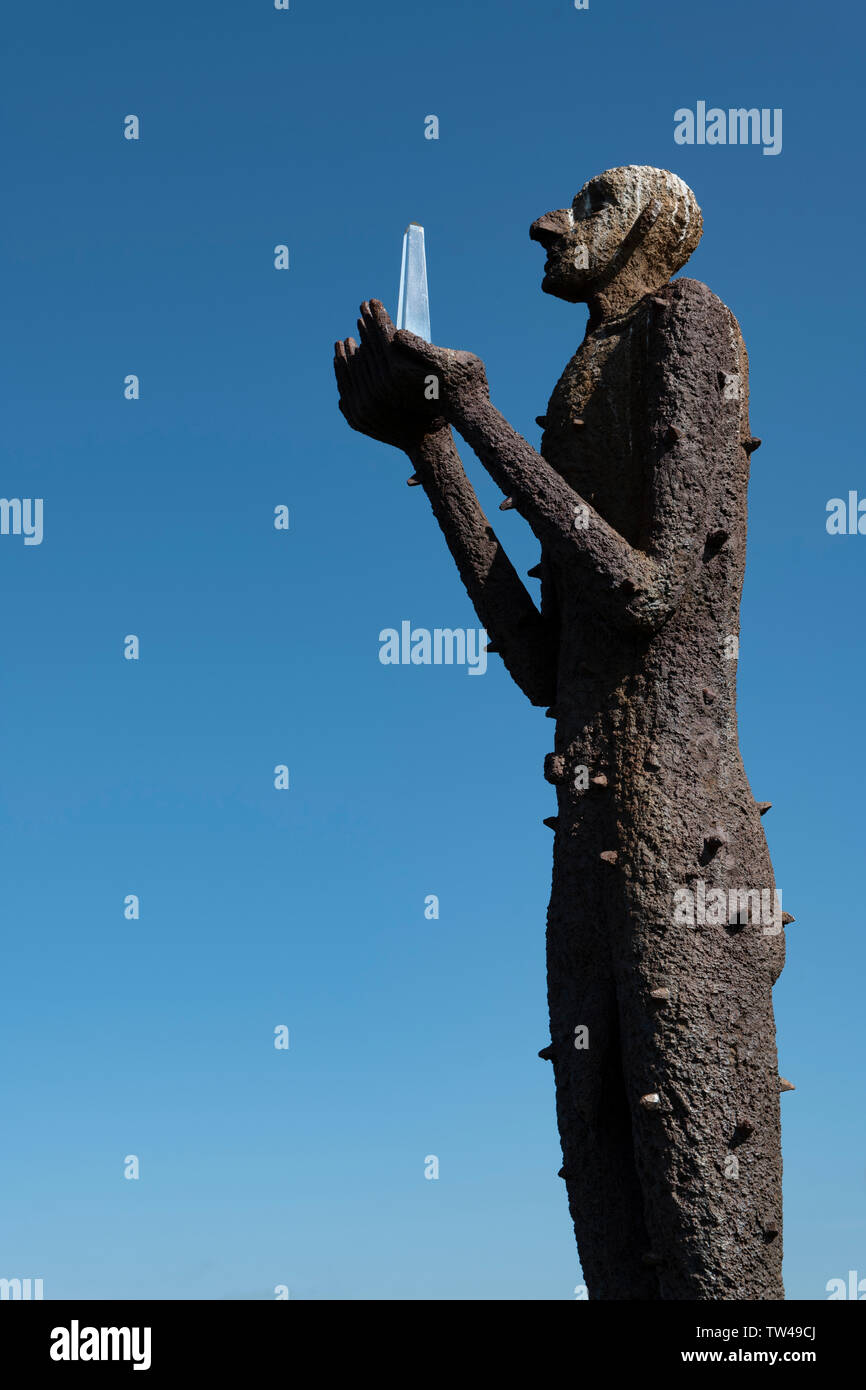 Statua di l'uomo dal mare, il villaggio di Bo, Isole Vesteralen, Norvegia. Foto Stock