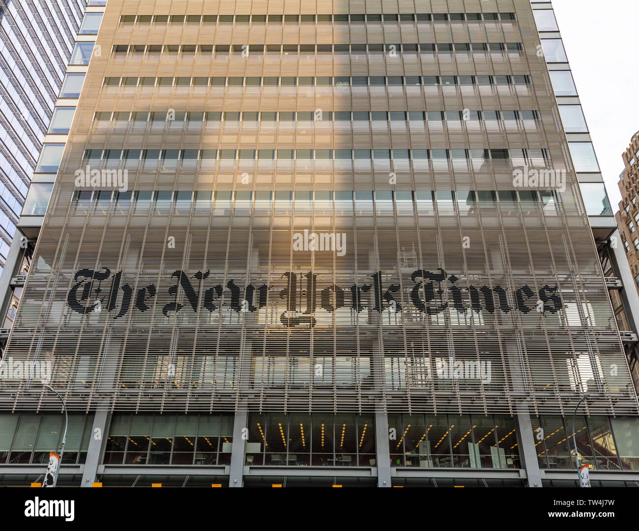 New York, Stati Uniti d'America. Il 3 maggio 2019. Il nuovo YorkTimes facciata di edificio sfondo, Manhatan, Times Square Foto Stock