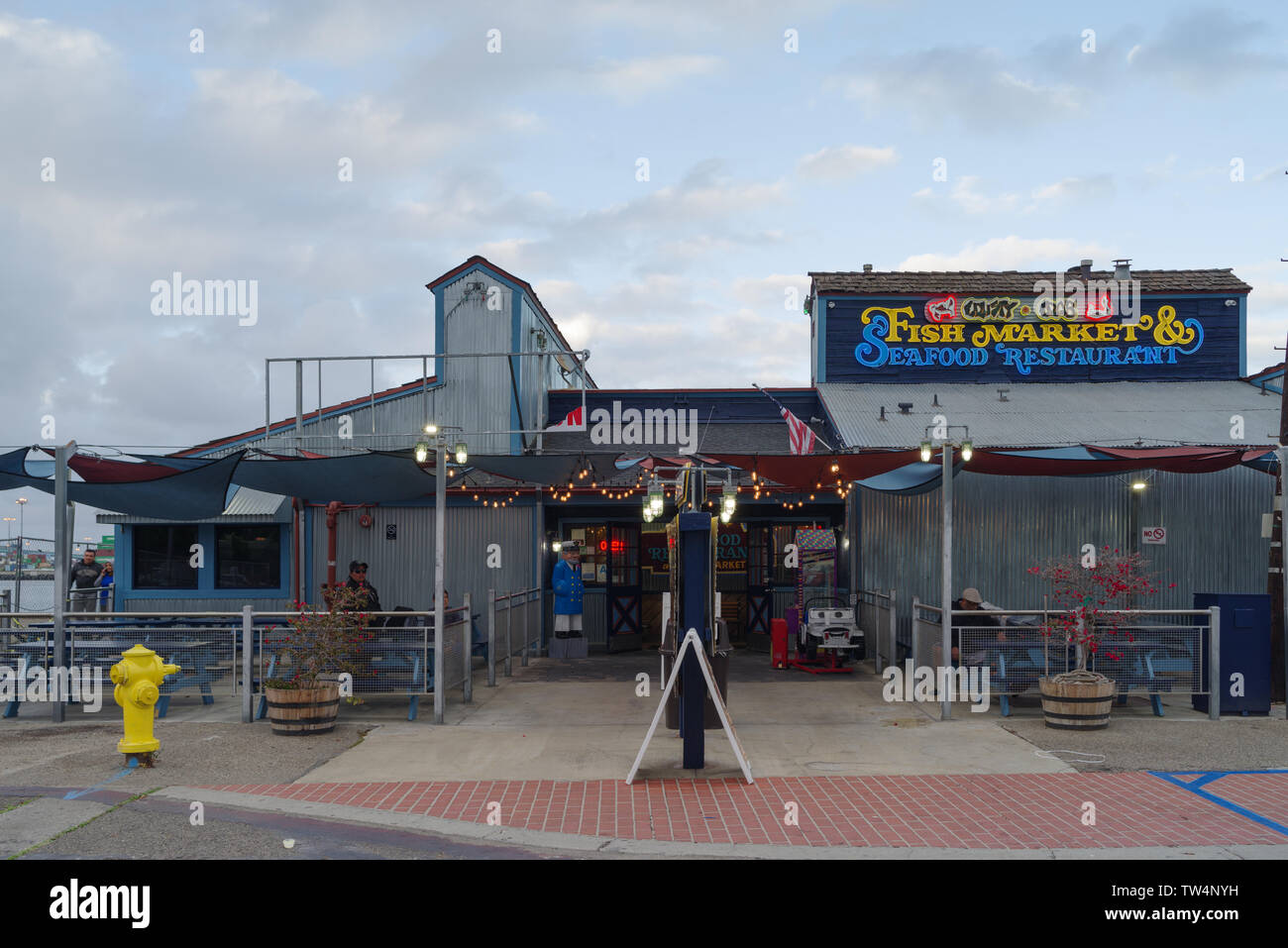 La crosta di granchio, mostrati in questa immagine, rimane aperto per il business. Questo popolare ristorante si trova a Los Angeles nel porto di San Pedro. Foto Stock