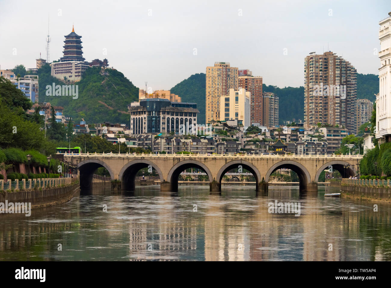 Ponte sul Fiume Nanming, Guiyang, Guizhou, Cina Foto Stock