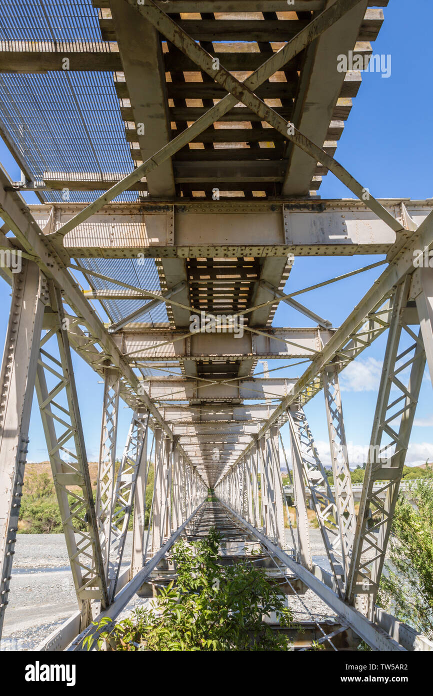La vista interna di un acciaio ponte ferroviario, una parte della ferrovia panoramica percorso sulla South Island, in Nuova Zelanda Foto Stock