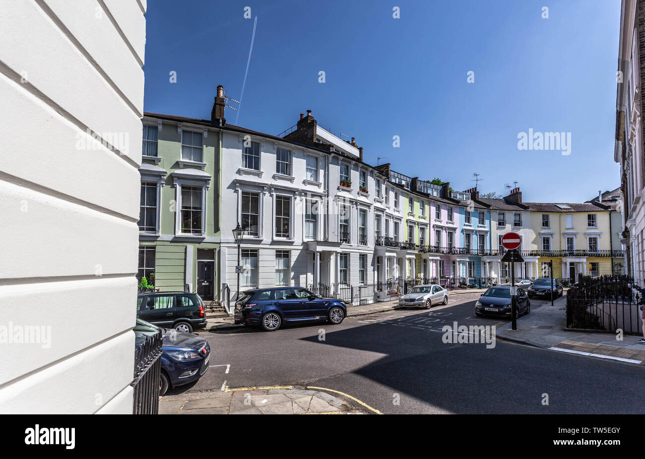 Case terrazza in Chalcot Crescent, Londra NW1, Inghilterra, Regno Unito. Foto Stock