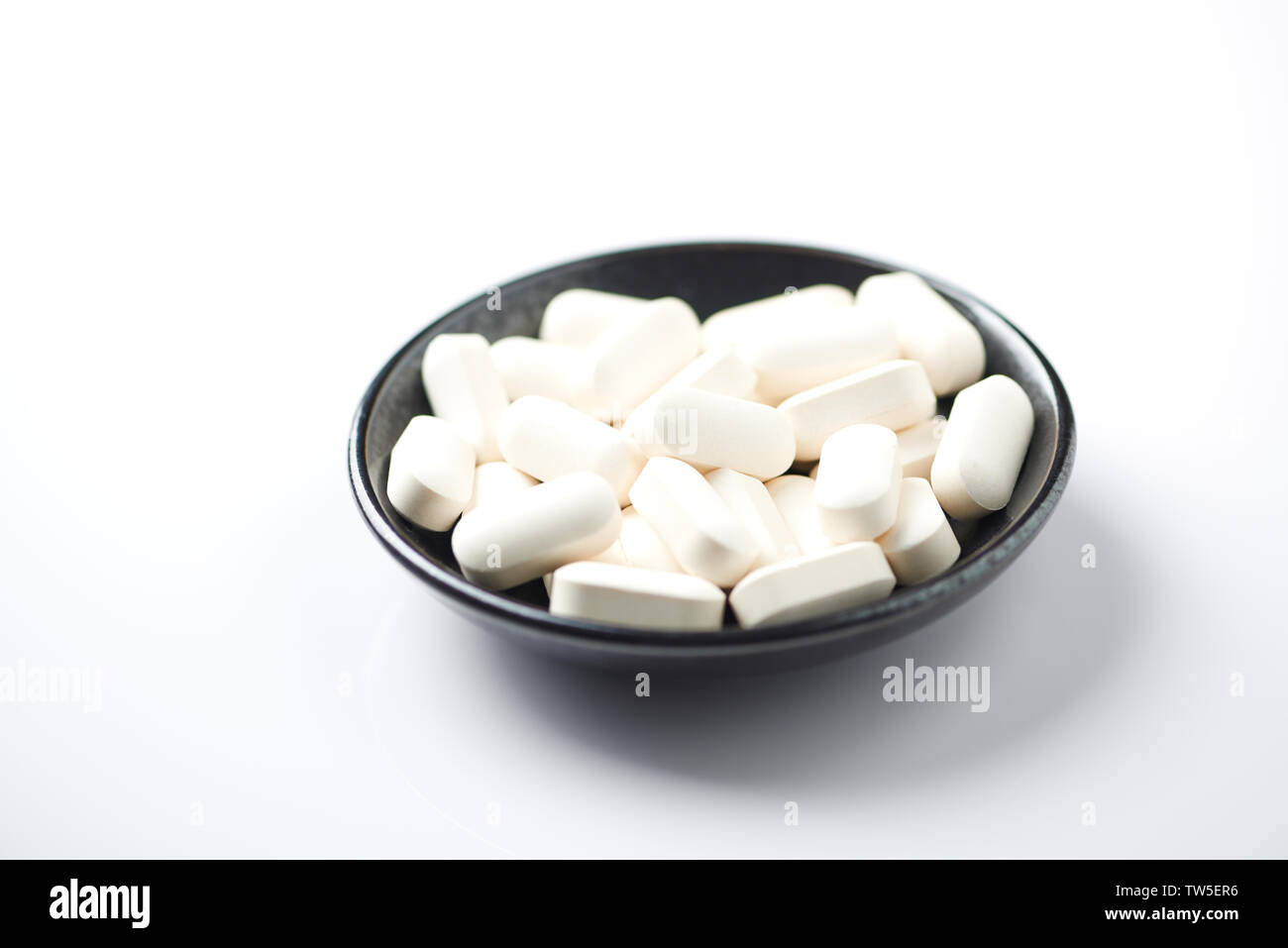 GABA (acido gamma-amminobutirrico) compresse. Concetto per una sana integrazione dietetica. Foto Stock