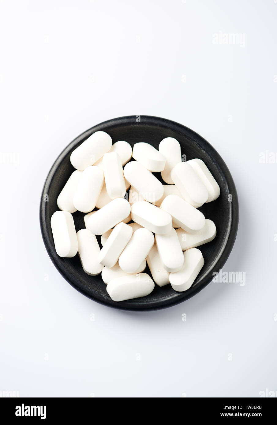 GABA (acido gamma-amminobutirrico) compresse. Concetto per una sana integrazione dietetica. Foto Stock