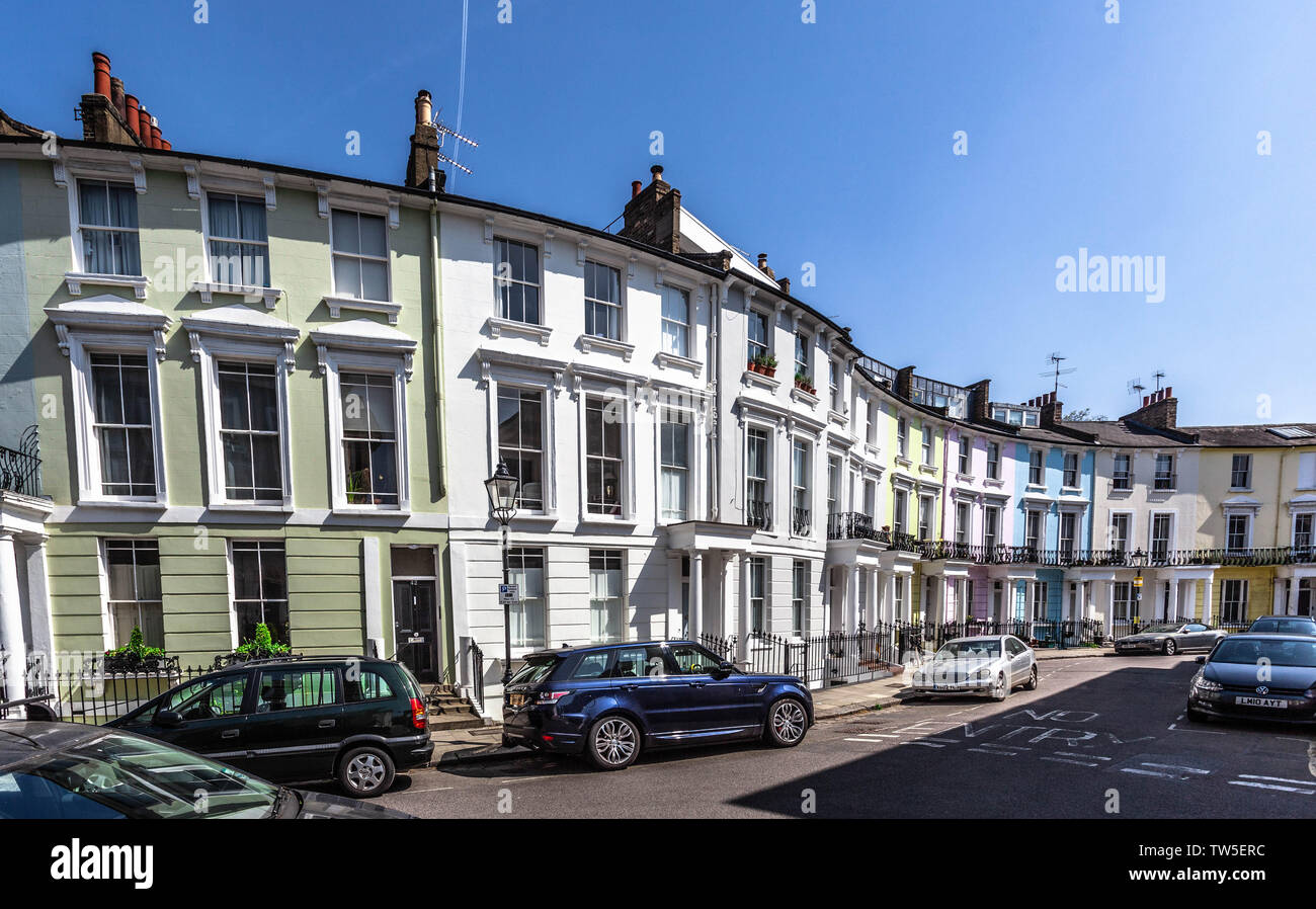 Case terrazza in Chalcot Crescent, Londra NW1, Inghilterra, Regno Unito. Foto Stock