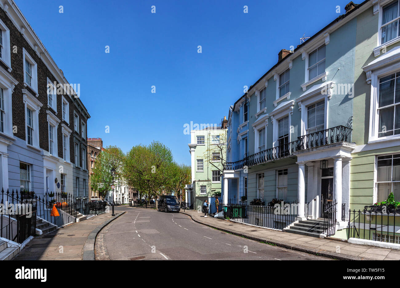 Case terrazza in Chalcot Crescent, Londra NW1, Inghilterra, Regno Unito. Foto Stock