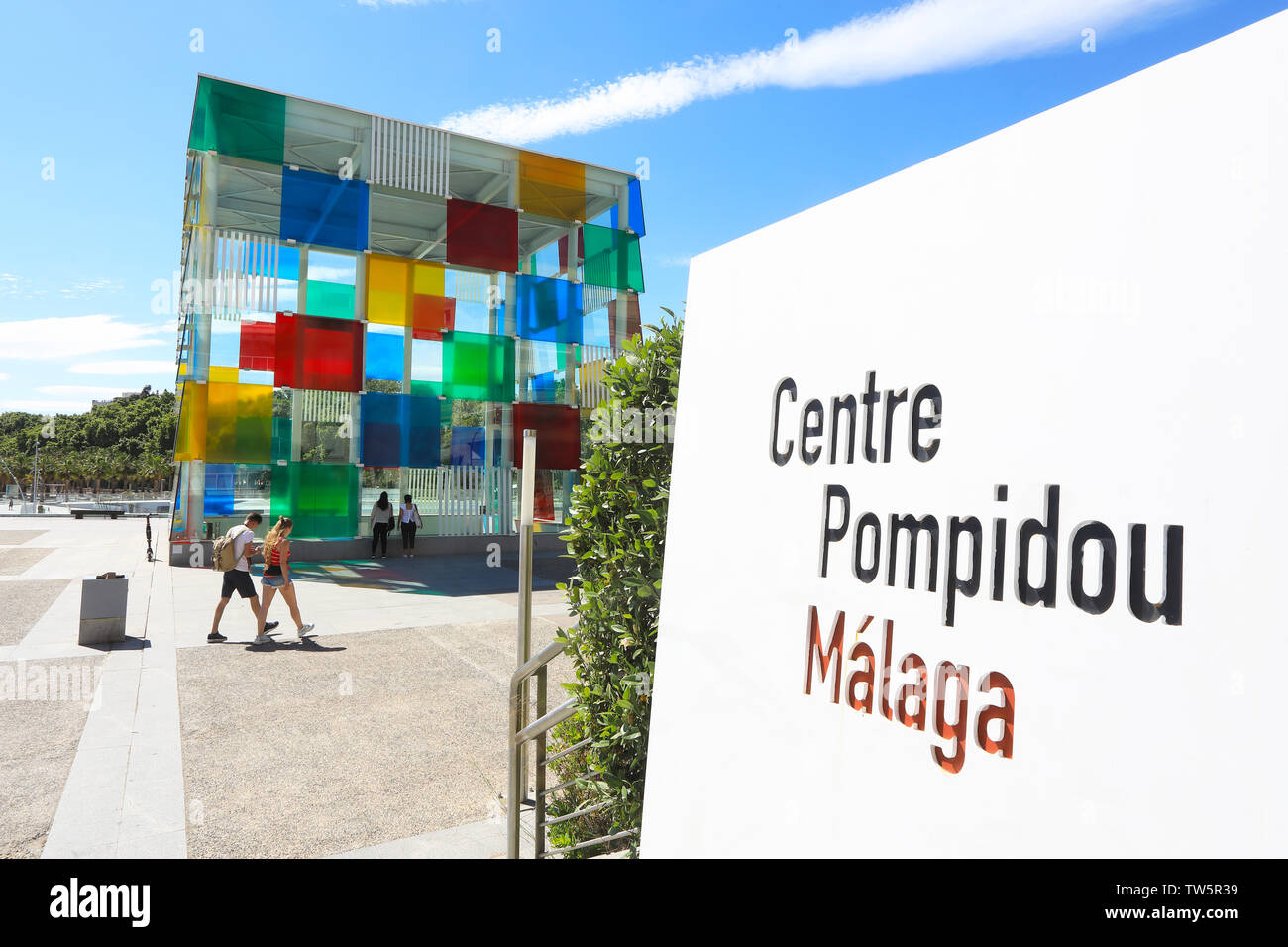 Il Centro Pompidou Malaga, una propaggine della Parigi museo di arte contemporanea, nel Muelle Onu, dal porto, in Spagna, Europa Foto Stock