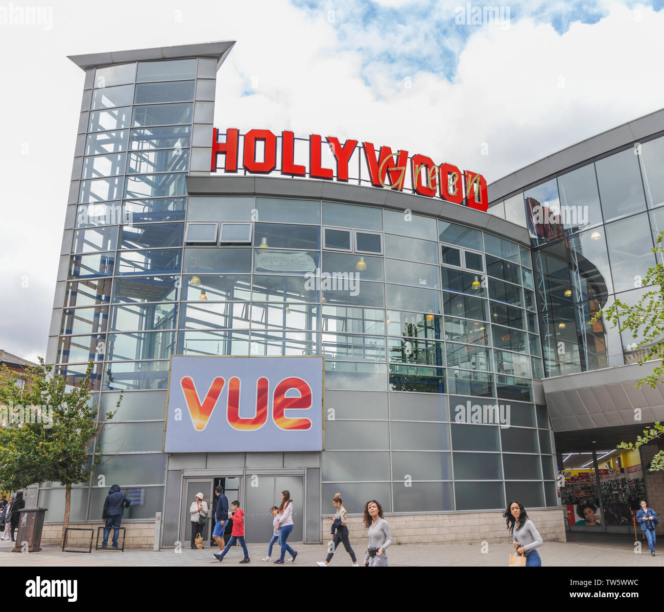 London / UK - 15 Giugno 2019 - 'Hollywood' verde Vue Cinema, in legno di colore verde nella borough di Haringey Foto Stock