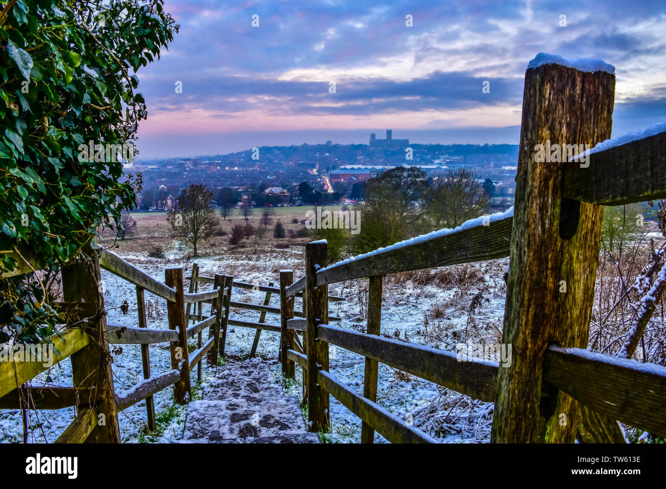 Una passeggiata invernale affacciato su Lincoln, Regno Unito Foto Stock