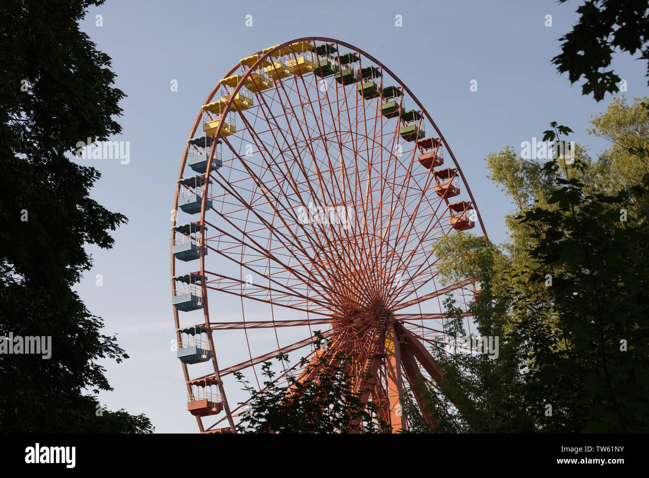 Abbandonato ruota panoramica Ferris in spreepark, Berlino, Germania Foto Stock