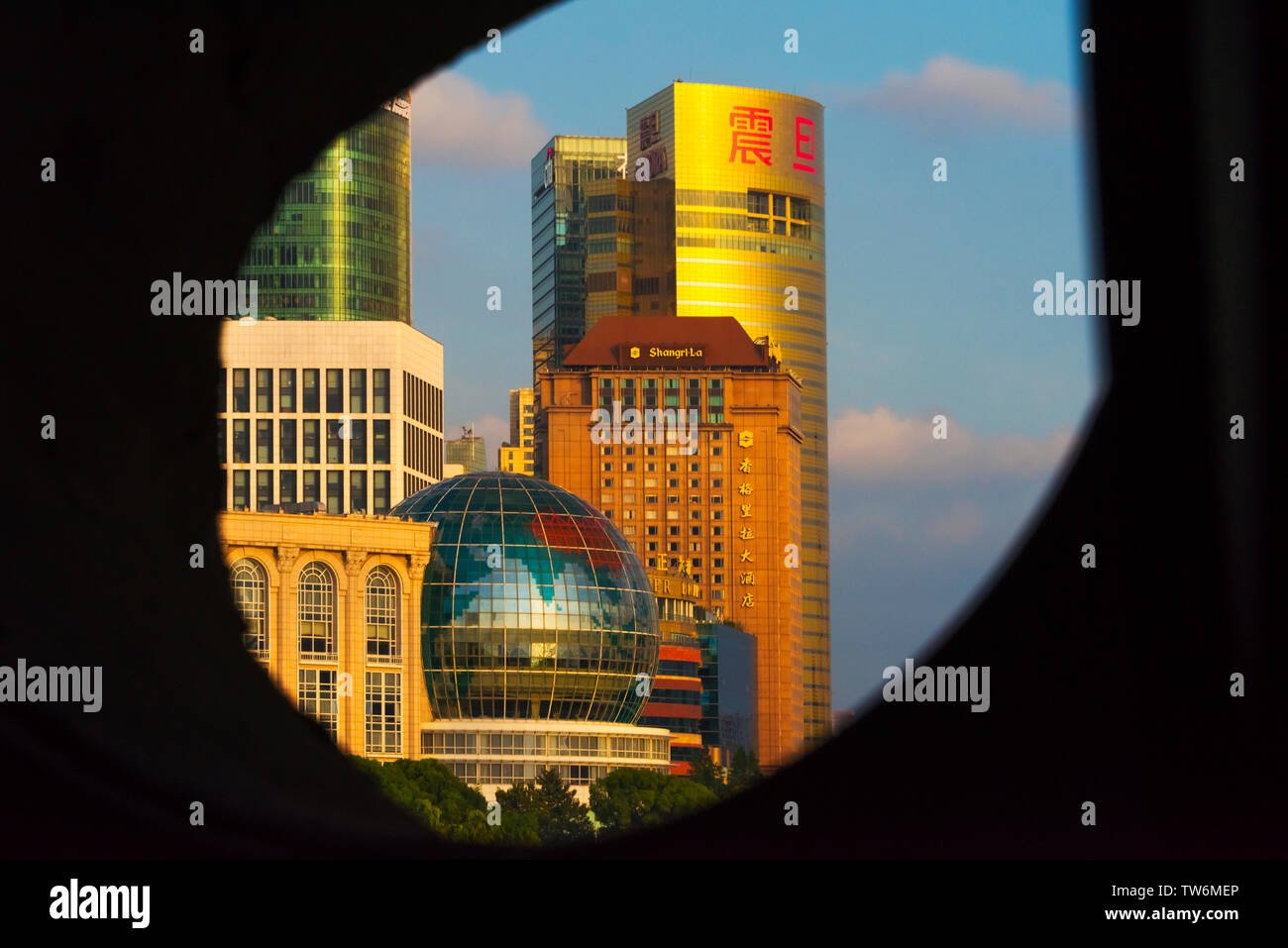 Moderno ed alto sorge a Pudong, Shanghai, Cina Foto Stock