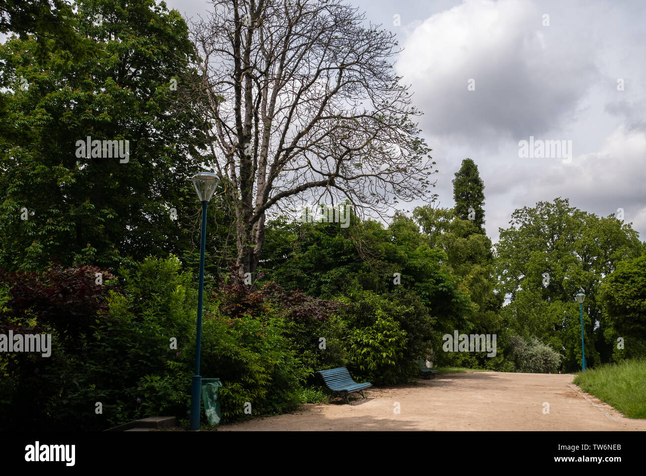 Butte du Chapeau Rouge park a Parigi Foto Stock