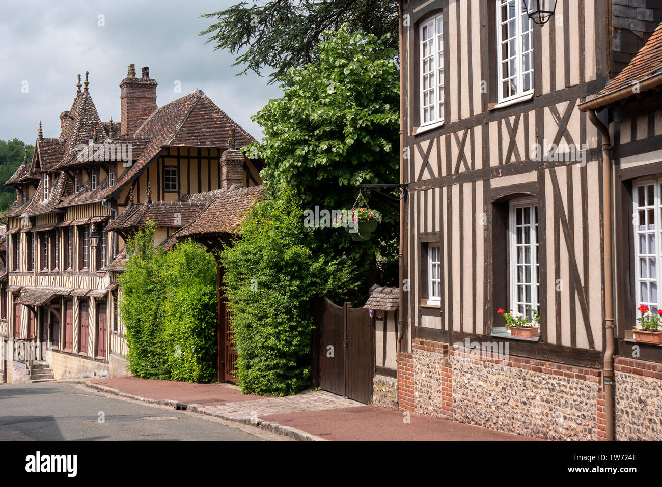 Case e strade di Lyons-La-Forêt, Normandia, Francia Foto Stock