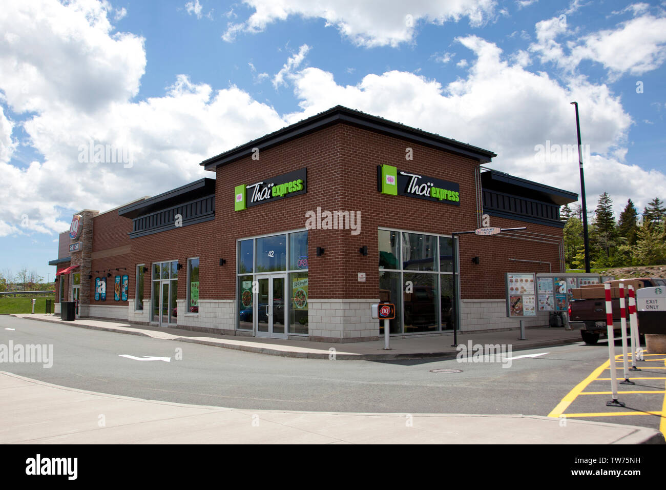 Dartmouth, Nova Scotia, Canada- Giugno 15, 2019: Thai Express legata a Dairy Queen in Dartmouth Crossing Foto Stock